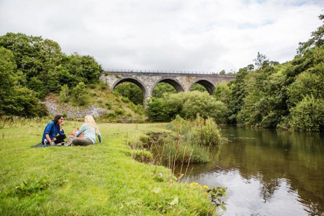 Hassop Station Apartment On The Monsal Trail Bakewell Exterior photo